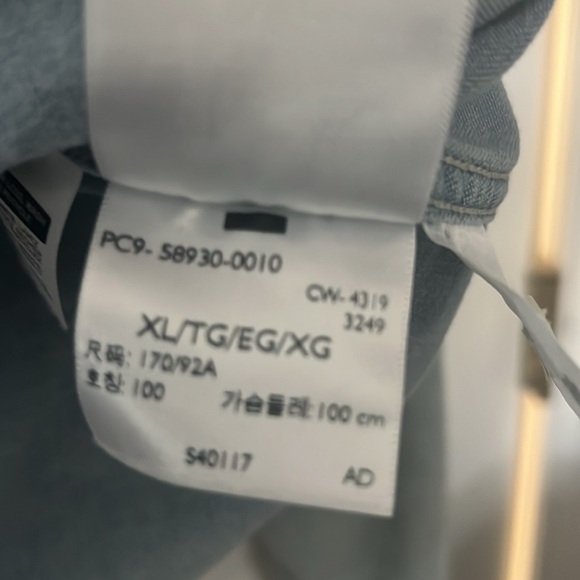 Levi’s Denim Shirt. Heavier weight fabric Light/Faded Blue - Picture 5 of 10